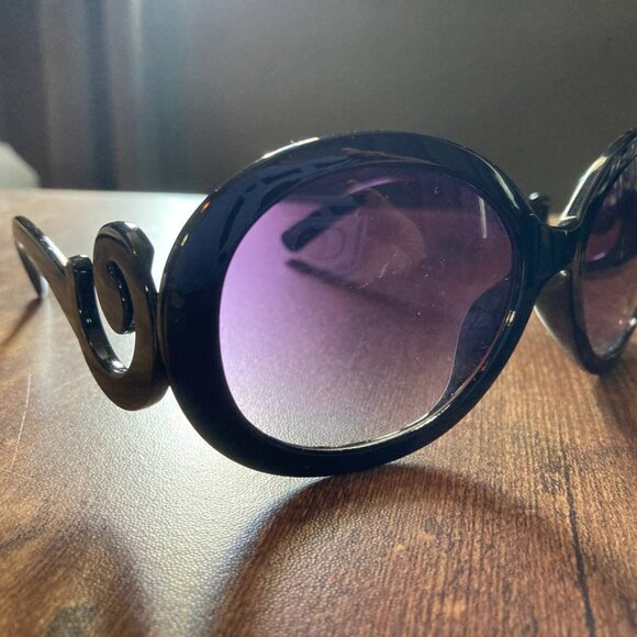 Accessories - Unbranded Women's Black Scroll Sunglasses with Purple to Gray Gradient Lenses